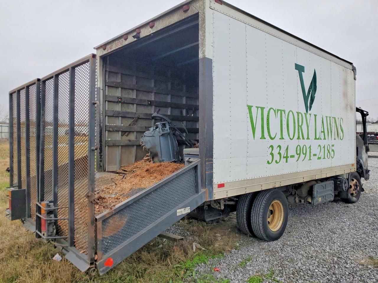 2011 Isuzu NPR BOX Truck