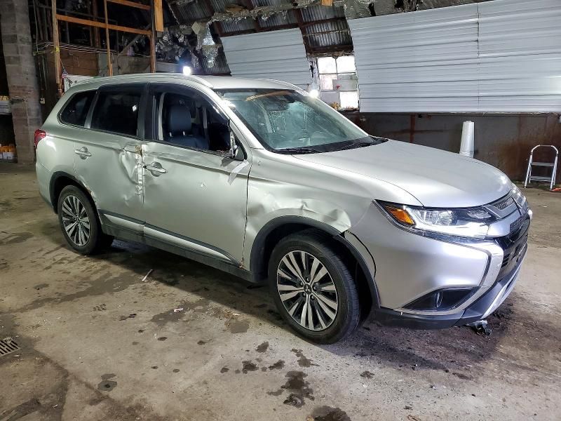 2020 Mitsubishi Outlander se
