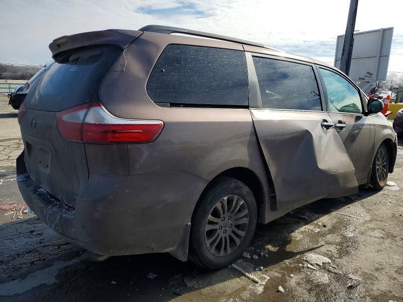 2018 Toyota Sienna xle 8-passenger
