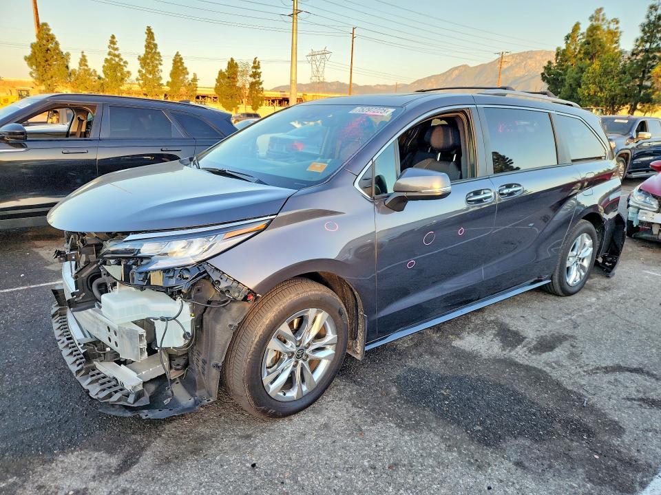 2025 Toyota Sienna Limited