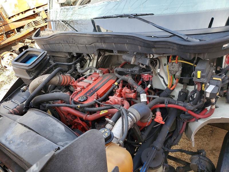 2020 International MV607 BOX Truck