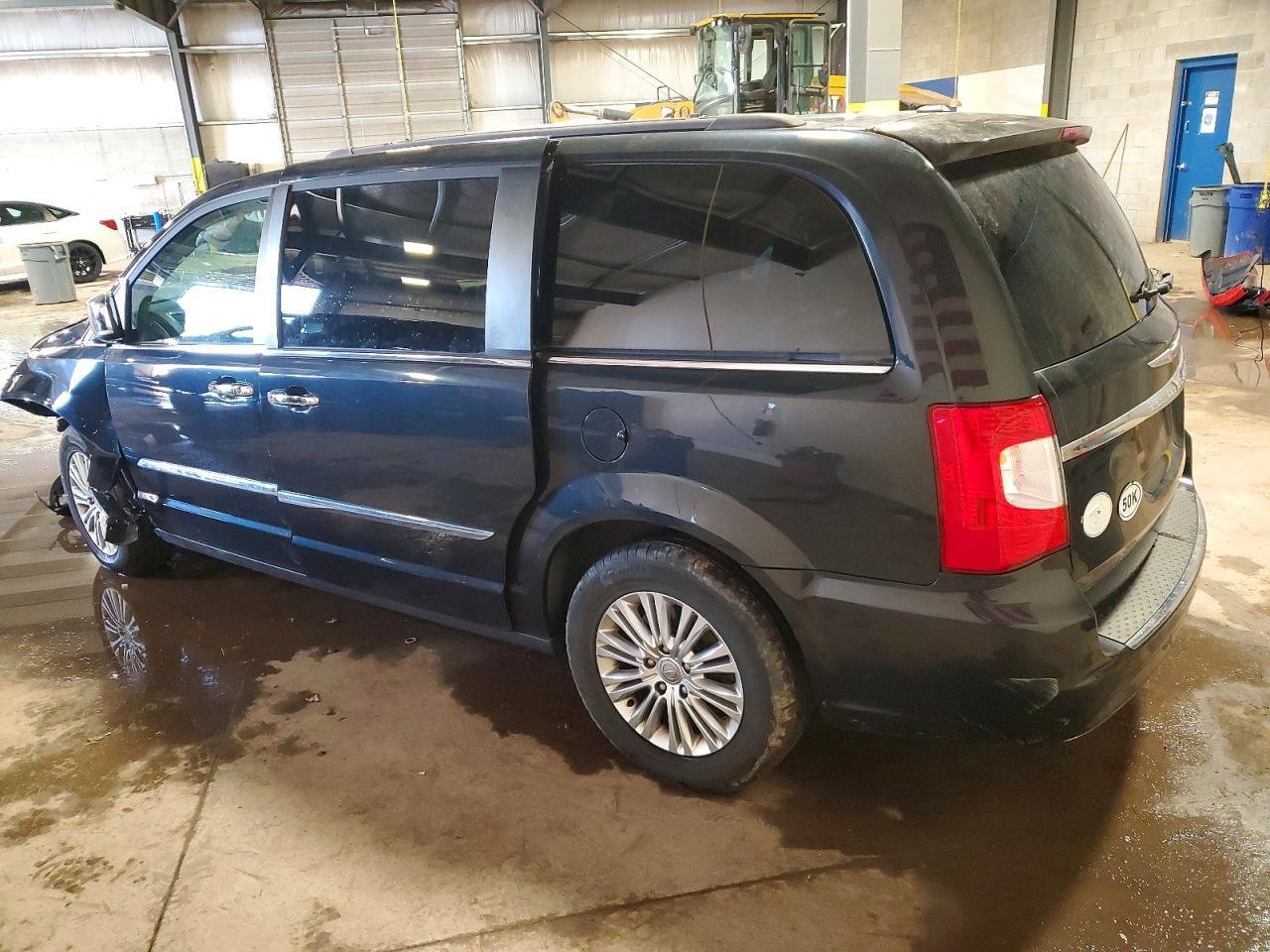 2015 Chrysler Town & Country Touring l