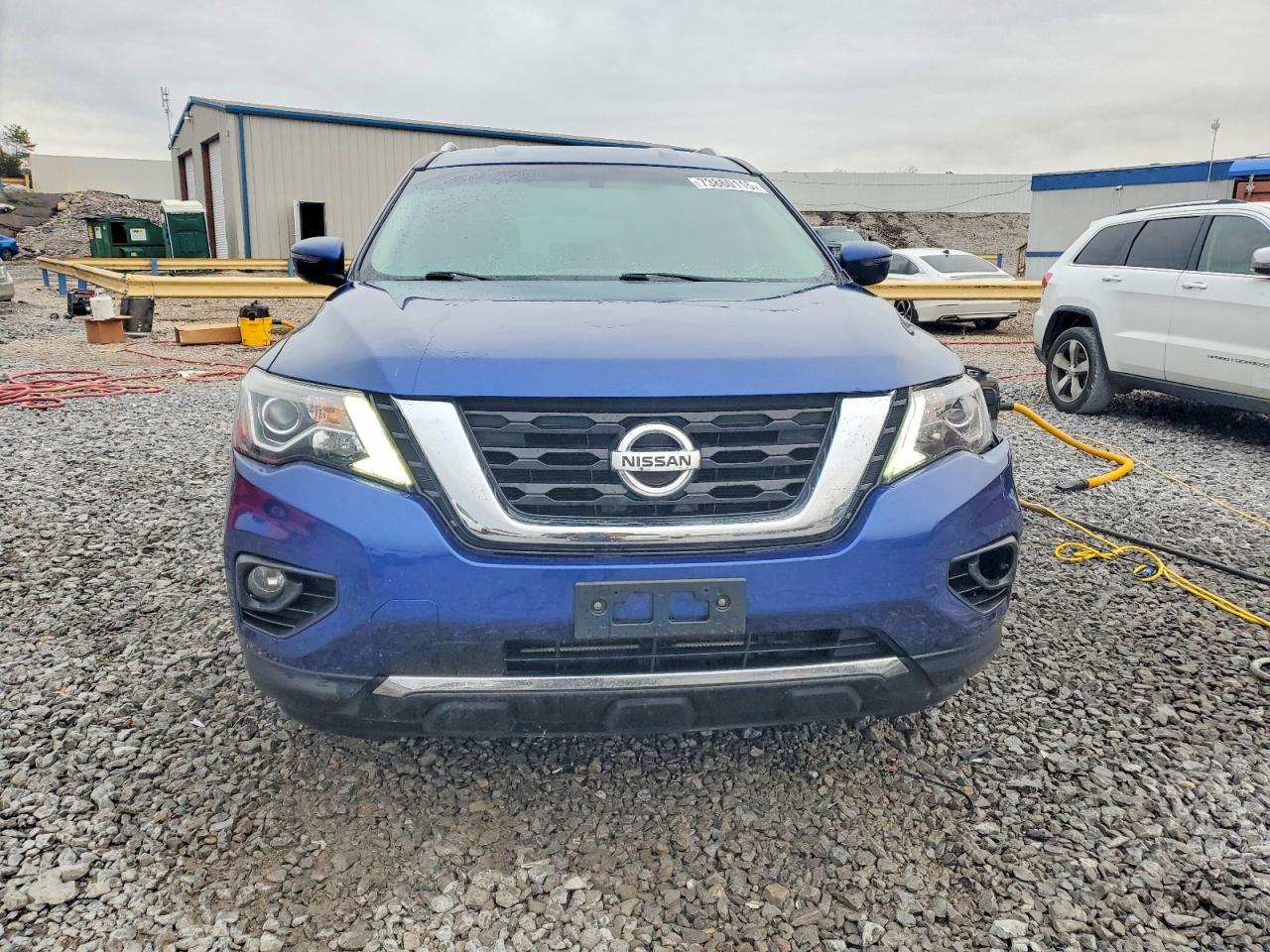 2020 Nissan Pathfinder sv