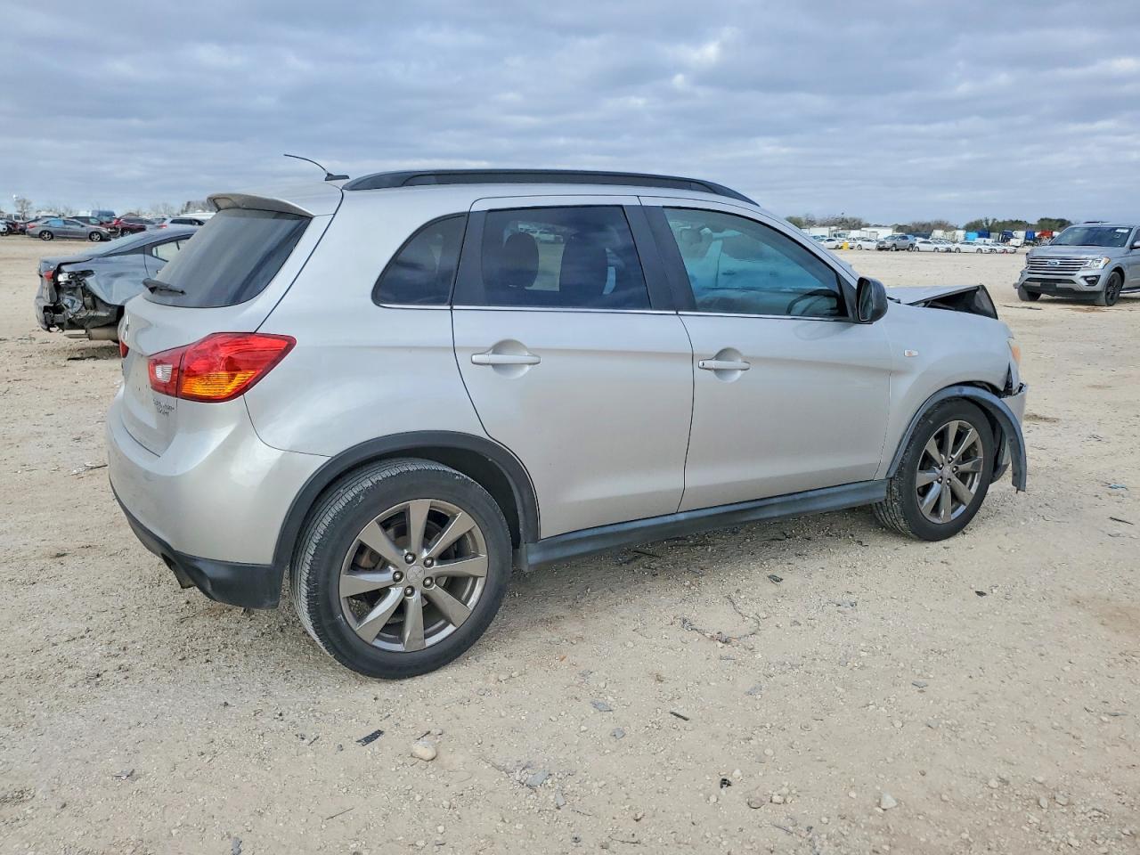 2013 Mitsubishi Outlander Sport le