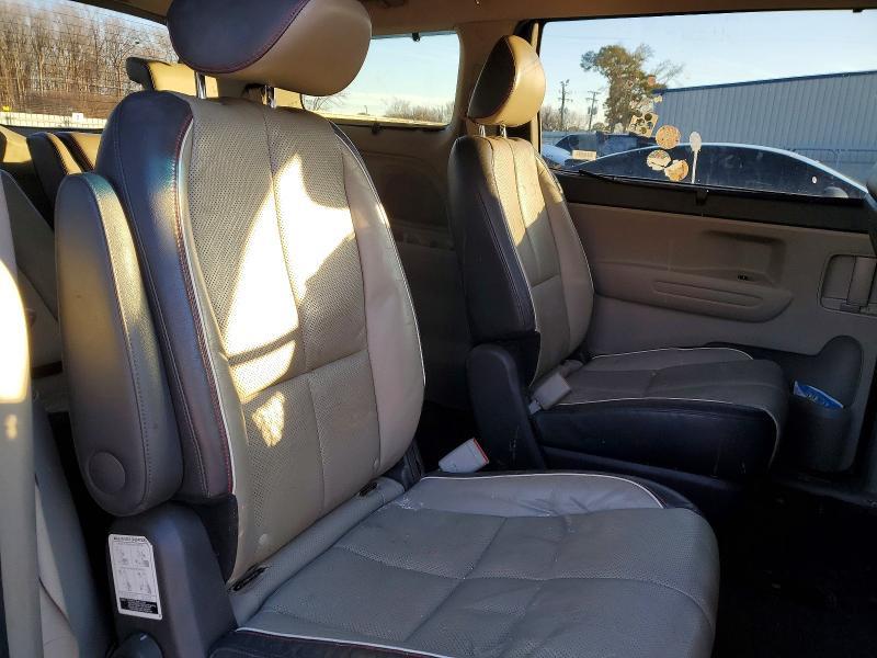 2017 KIA Sedona lx