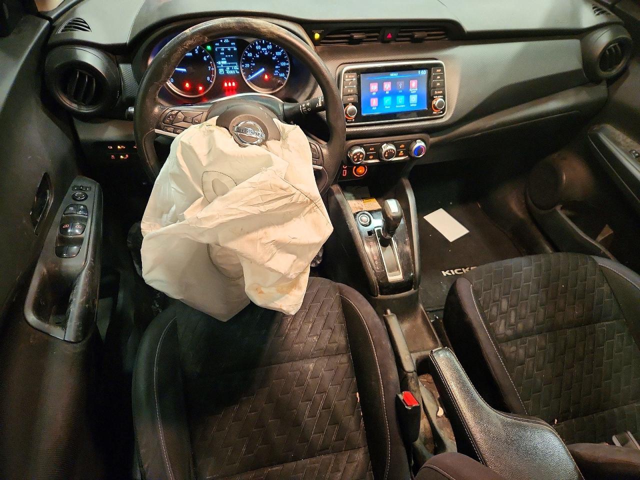 2021 Nissan Kicks s