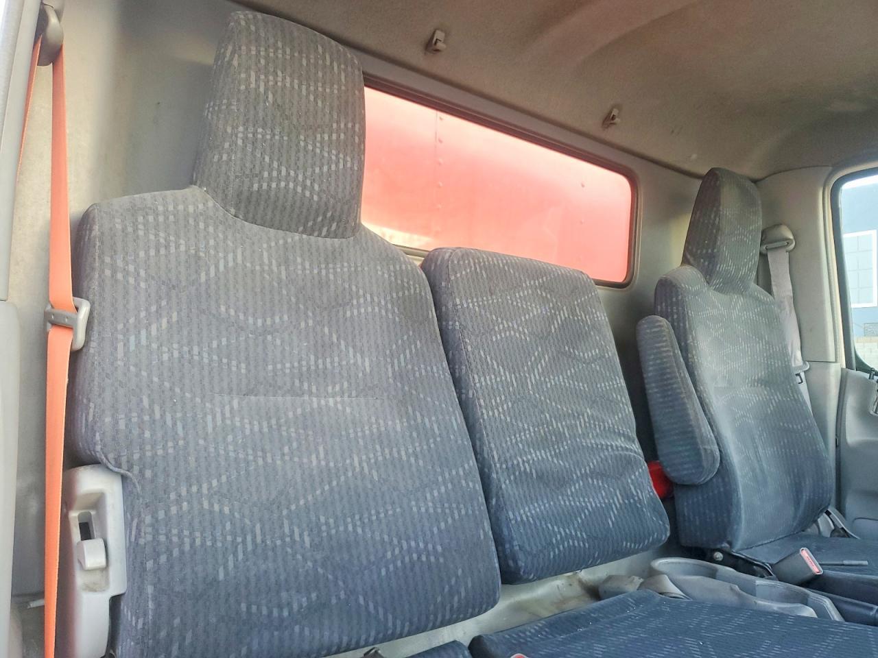 2017 Hino 195 box Truck