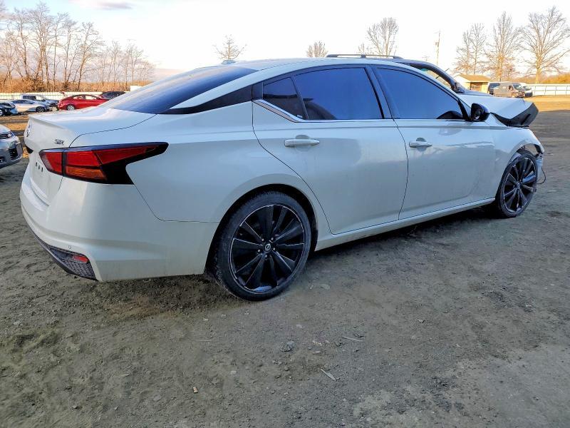 2022 Nissan Altima sr