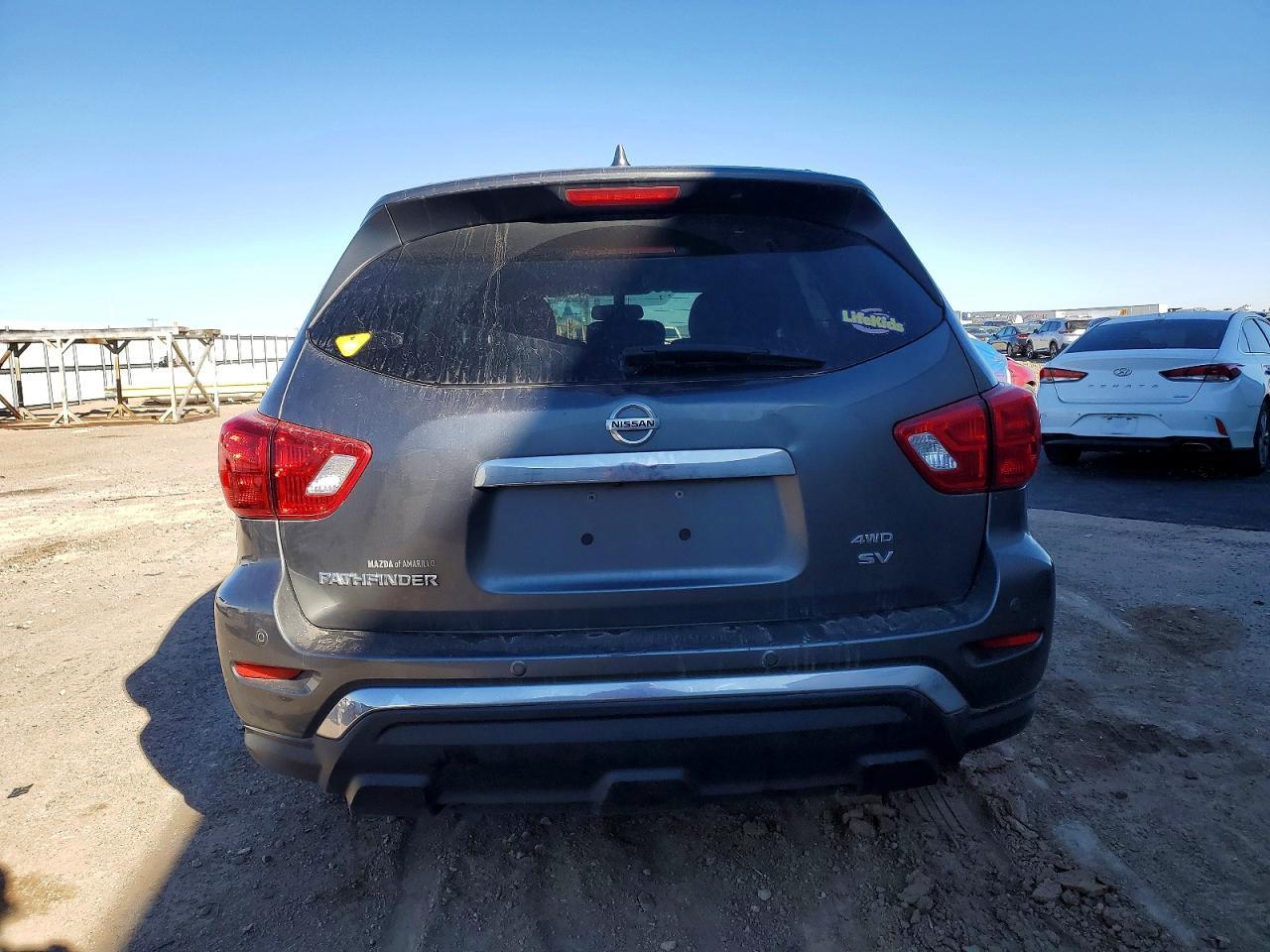 2020 Nissan Pathfinder sv