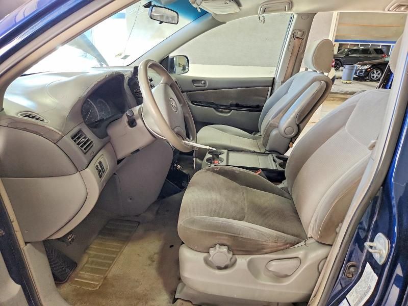 2004 Toyota Sienna ce