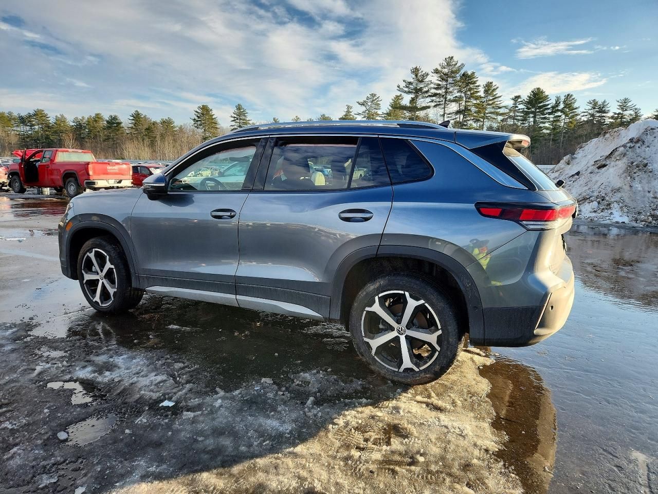 2025 Volkswagen Tiguan se