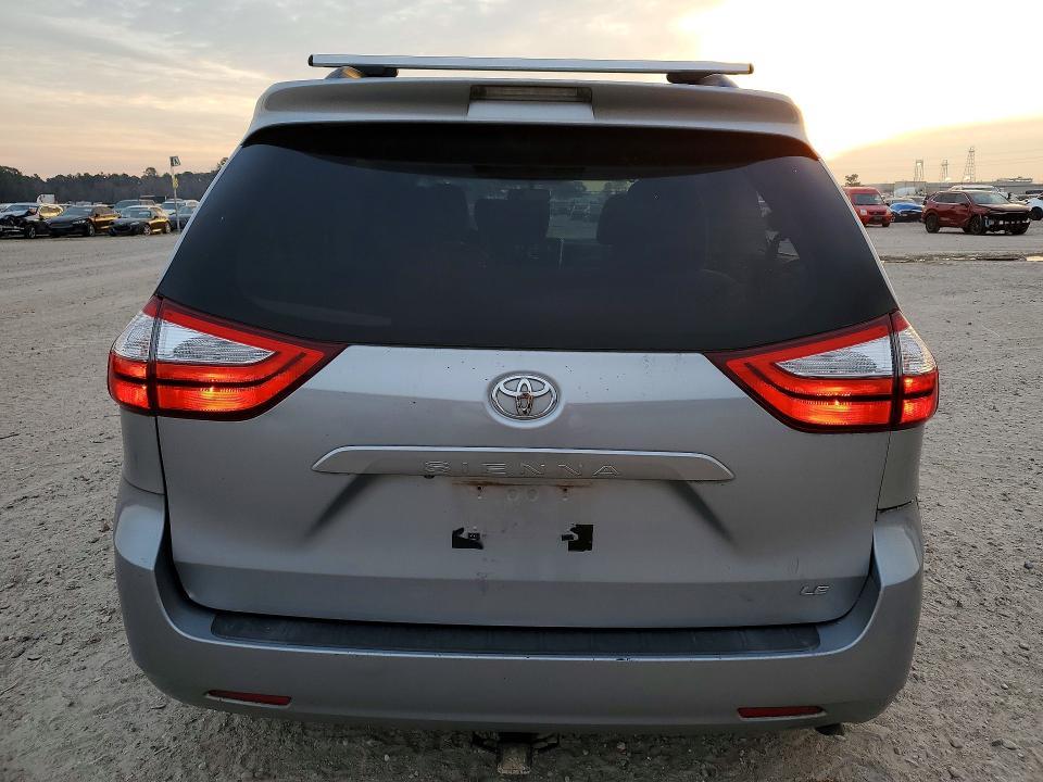 2015 Toyota Sienna le