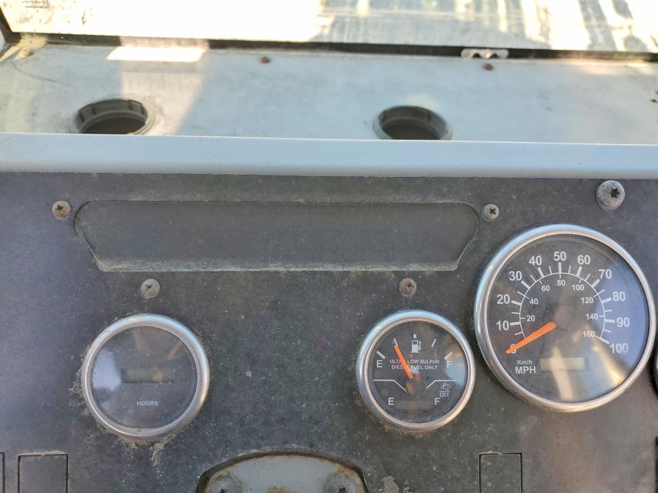2020 Autocar Llc 2020 Autocar Xspotter OFF-HIGHWAY Yard Truck