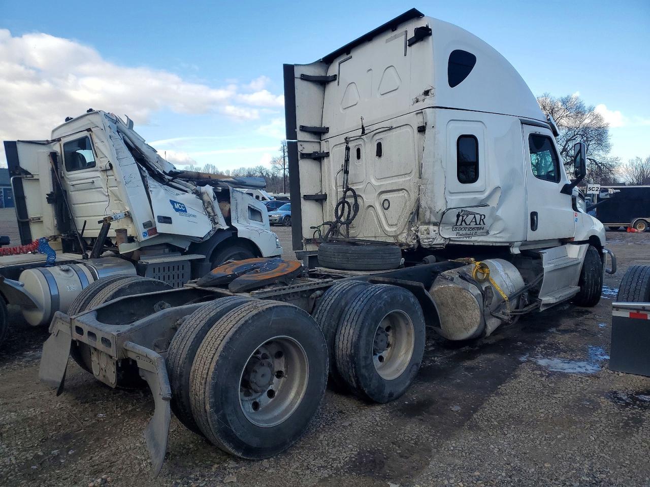2020 Freigliner 2020 Freightliner Cascadia 126 Semi Truck