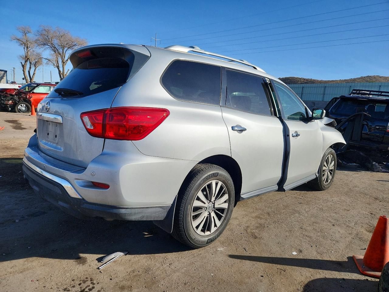 2020 Nissan Pathfinder s