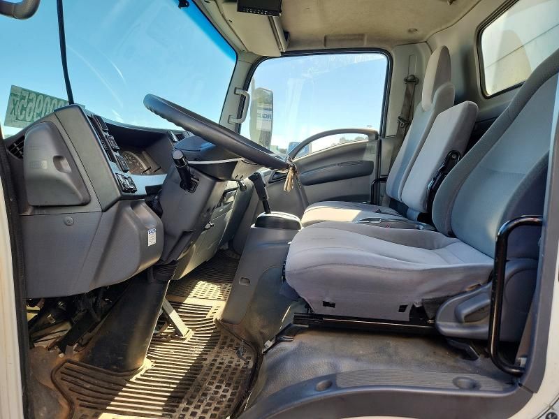 2016 Isuzu NRR BOX Truck