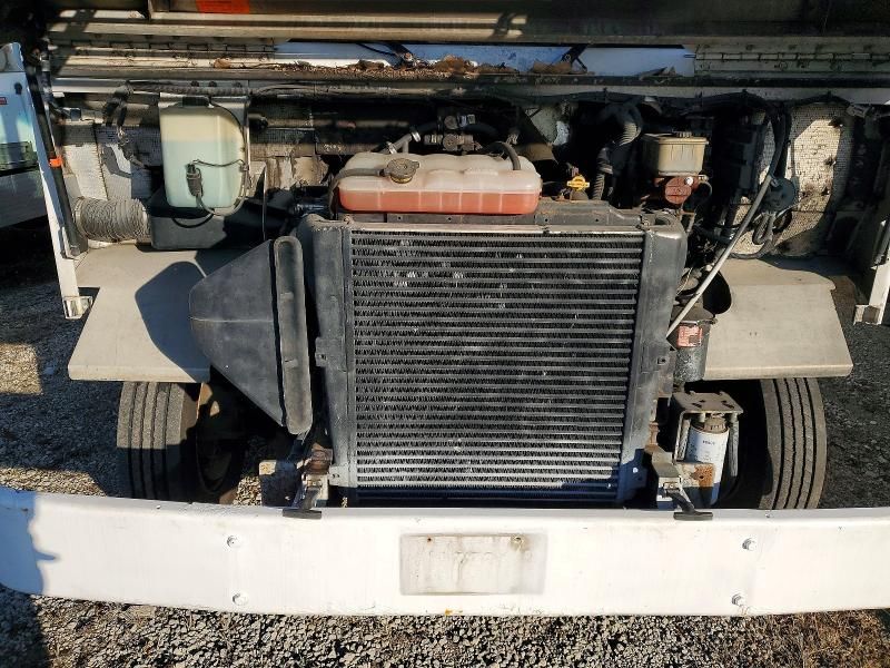 2005 Freightliner MT45 Delivery Truck