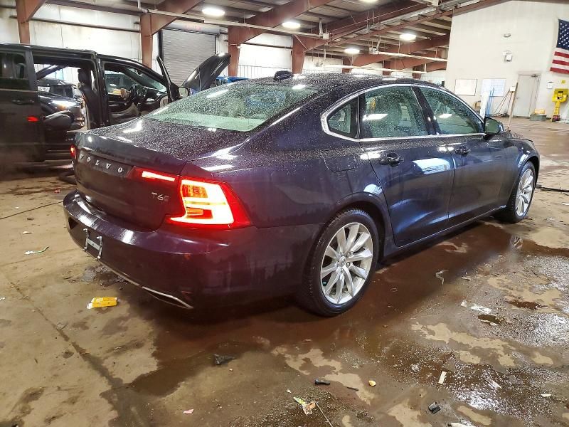 2017 Volvo S90 T6 Momentum