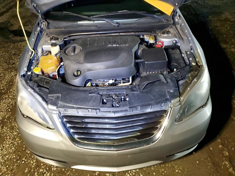 2013 Chrysler 200 Touring