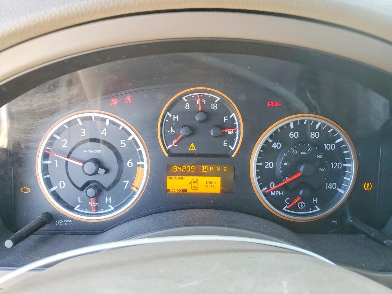2012 Nissan Armada sv
