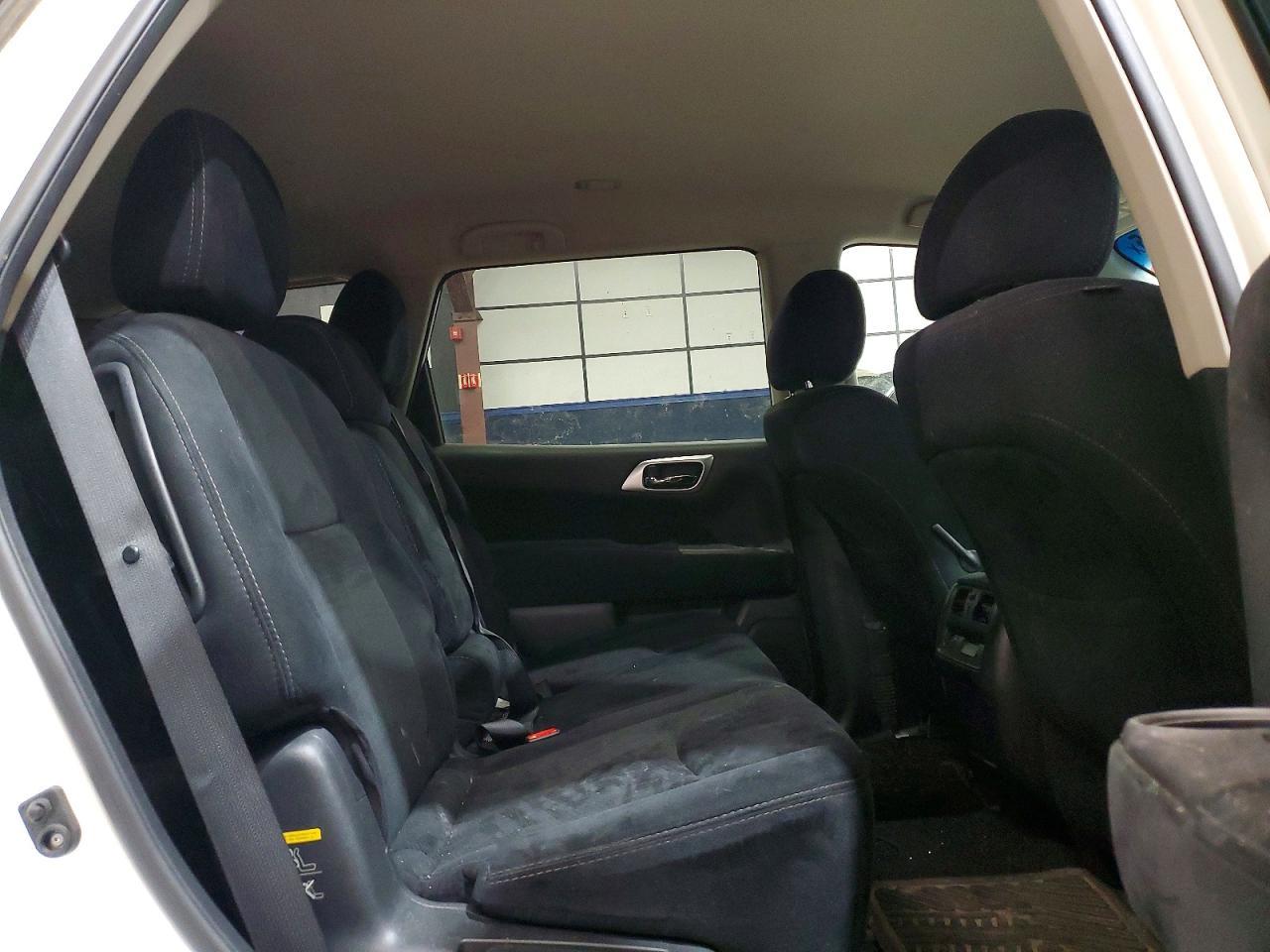 2016 Nissan Pathfinder s