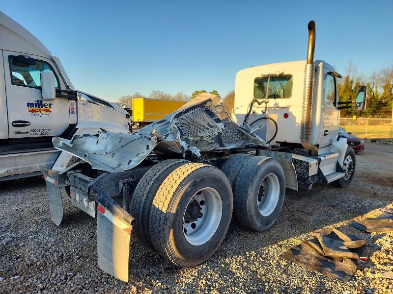 2017 Kenworth T680 Semi Truck