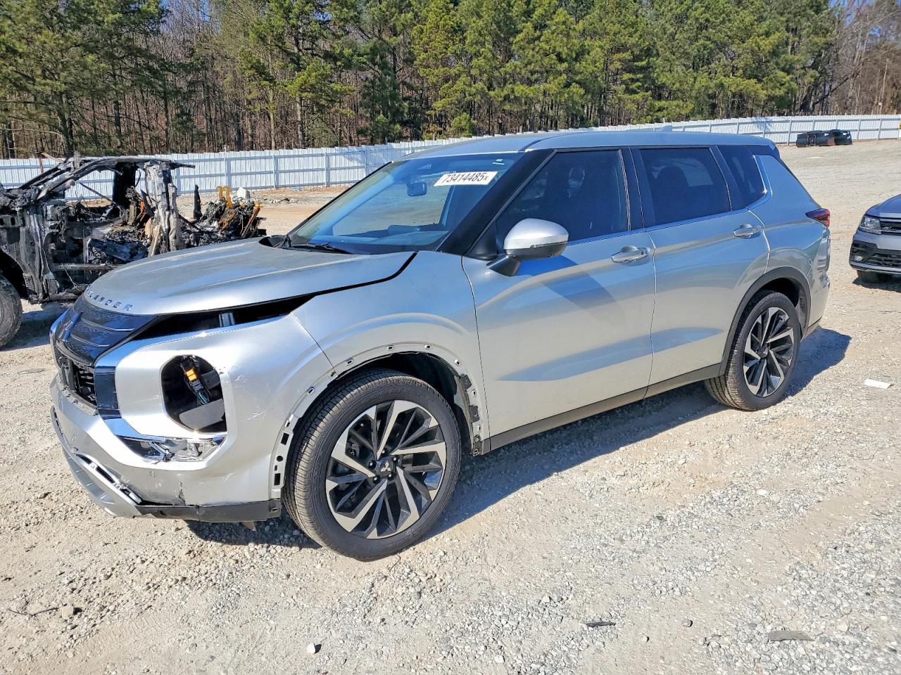 2023 Mitsubishi Outlander se