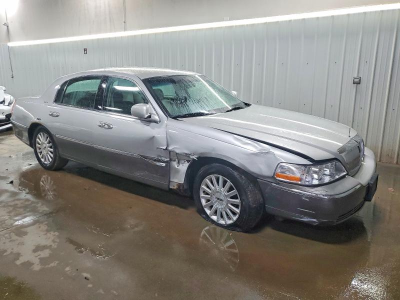 2004 Lincoln Town car Executive
