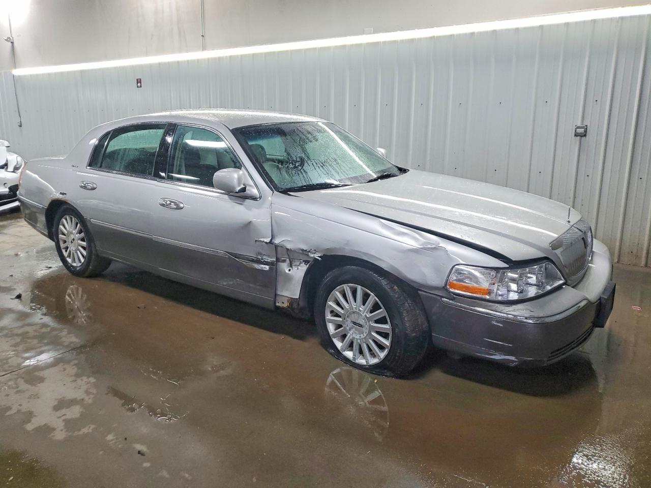 2004 Lincoln Town car Executive