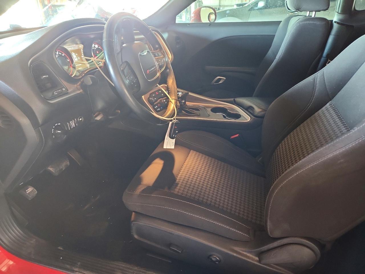2021 Dodge Challenger sxt