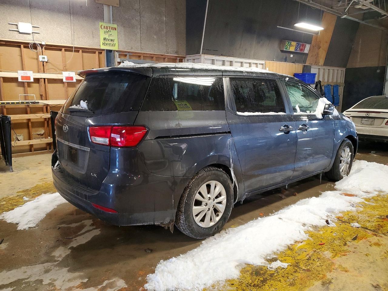 2015 KIA Sedona lx