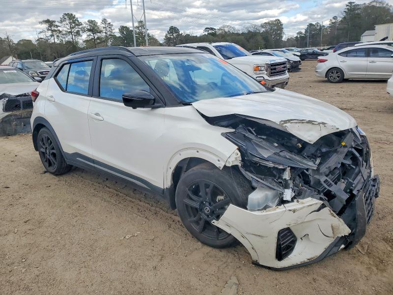 2021 Nissan Kicks sr