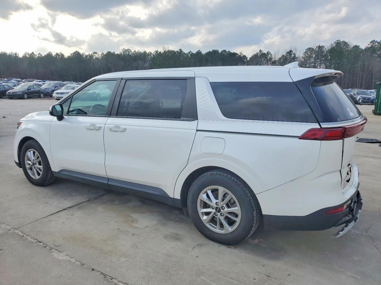 2023 KIA Carnival lx