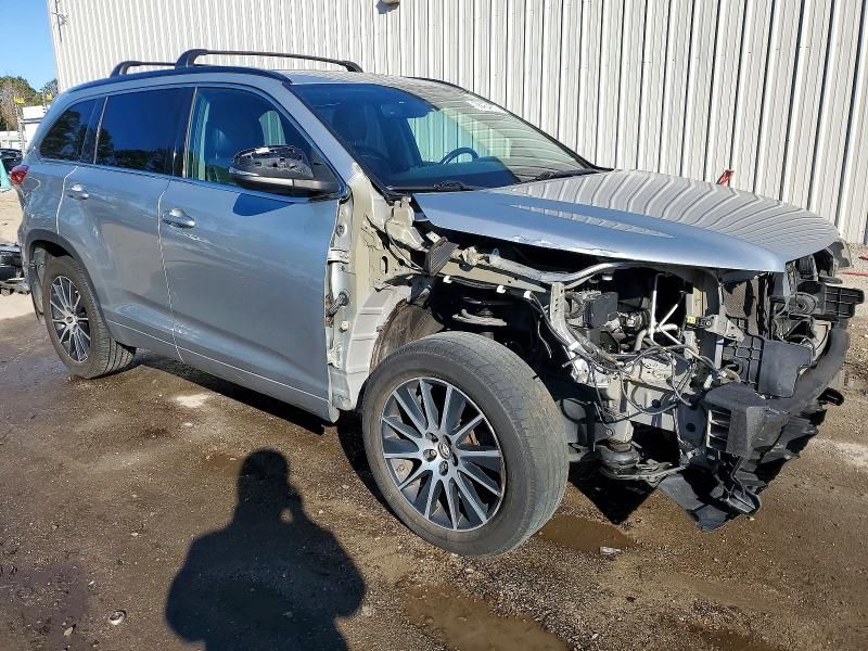 2017 Toyota Highlander se