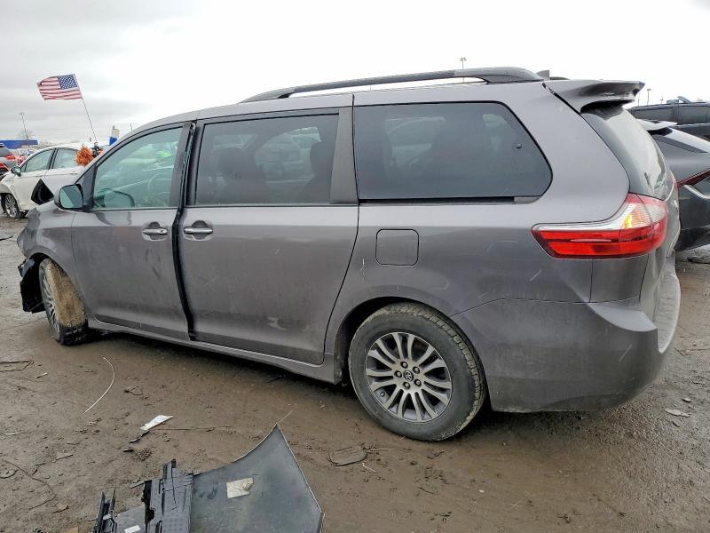 2018 Toyota Sienna xle