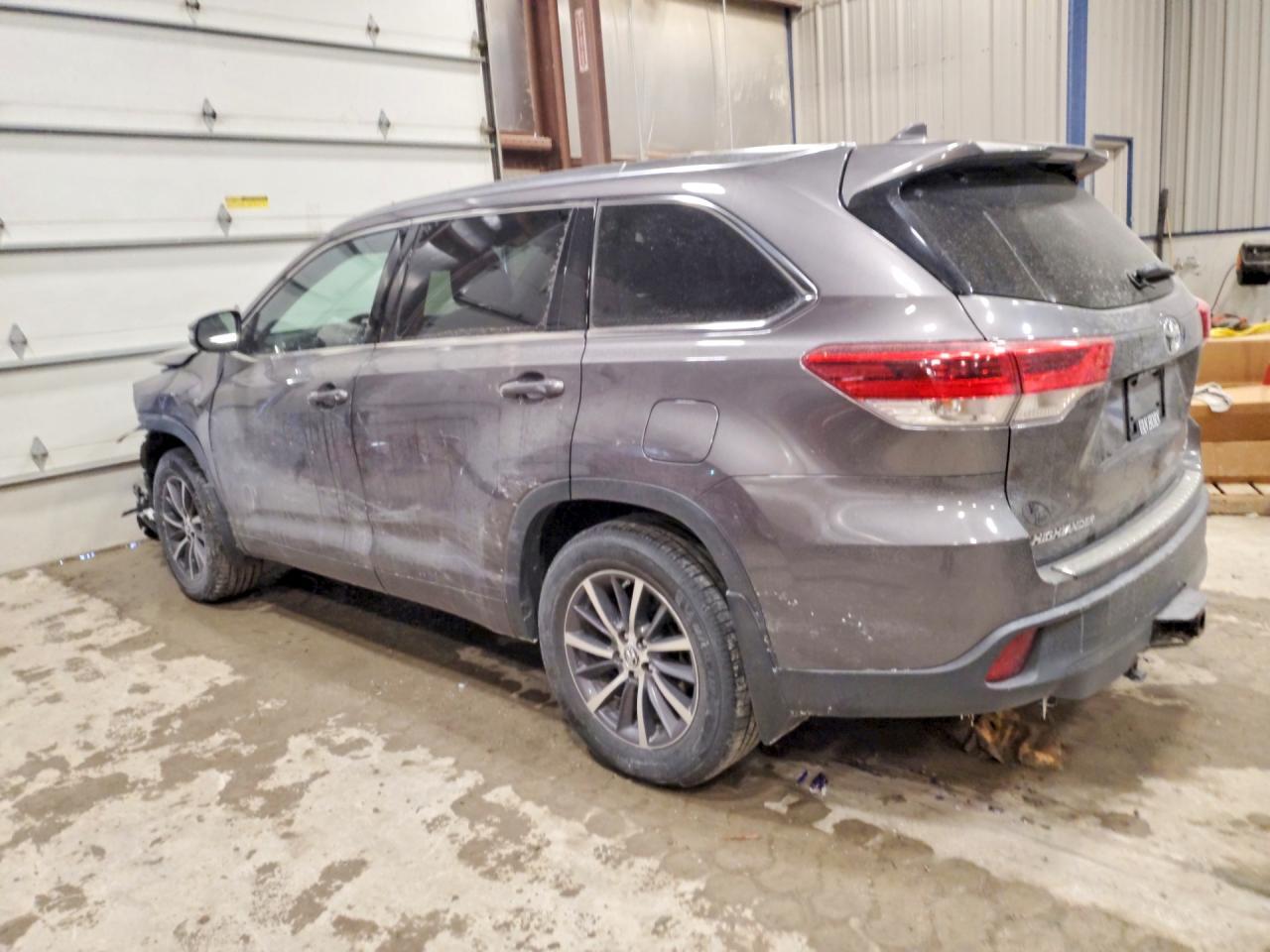 2017 Toyota Highlander se