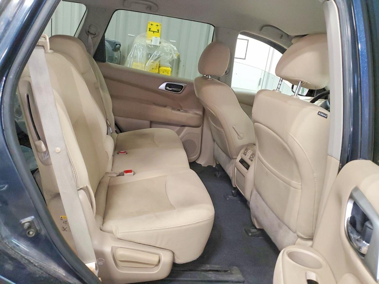 2016 Nissan Pathfinder s