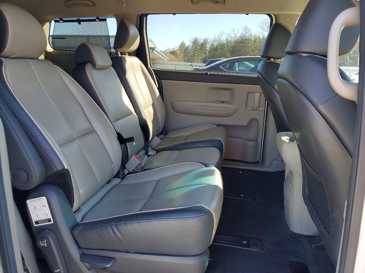 2017 KIA Sedona lx