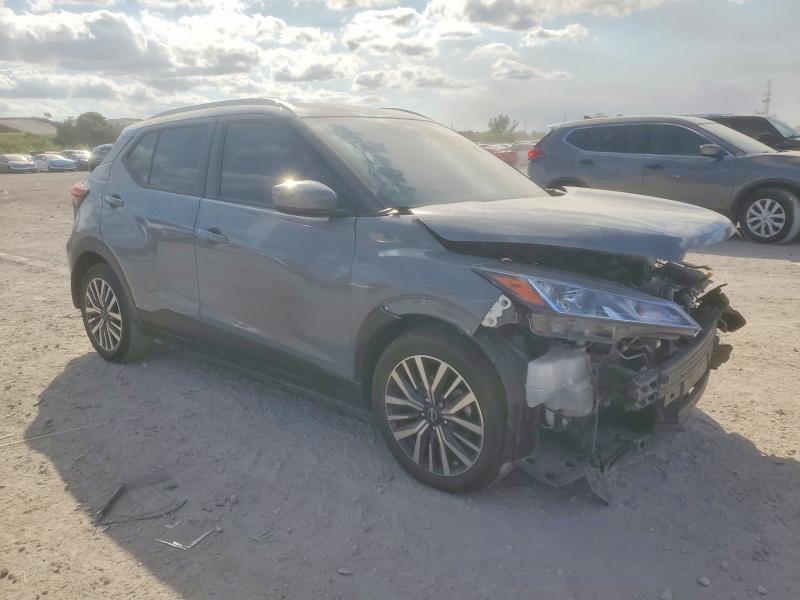 2022 Nissan Kicks sv