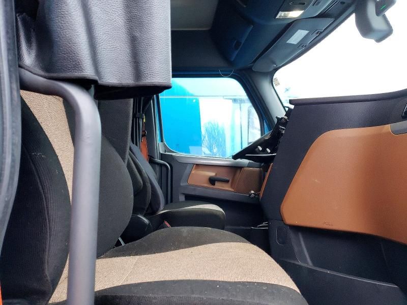 2020 Freightliner Cascadia 126 Semi Truck