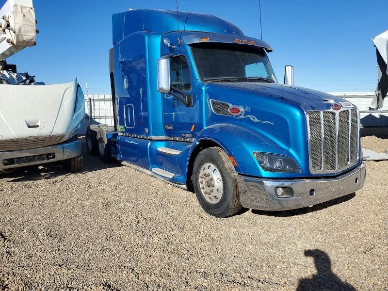 2015 Peterbilt 579 Semi Truck