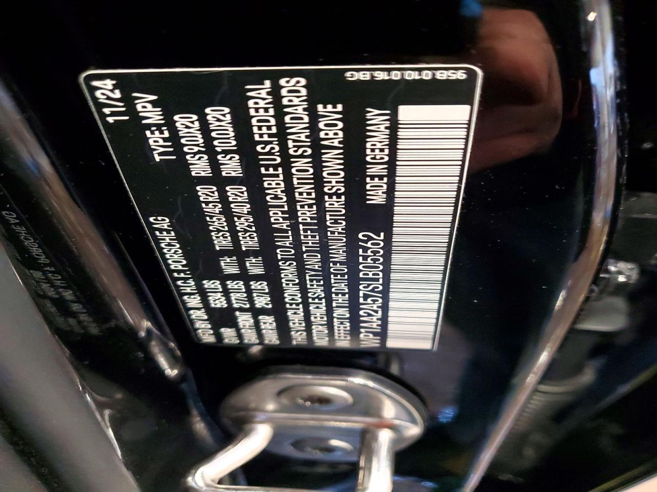 2025 Porsche Macan Base
