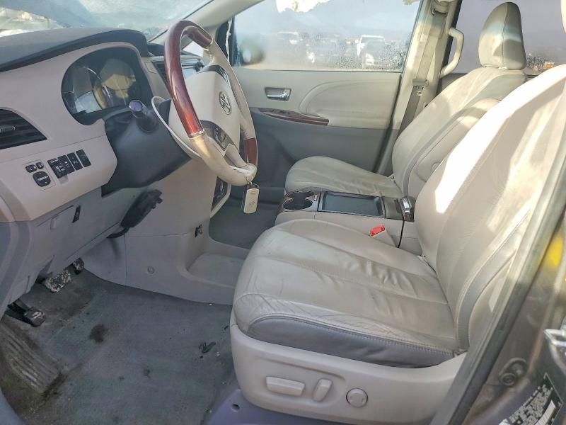 2011 Toyota Sienna xle