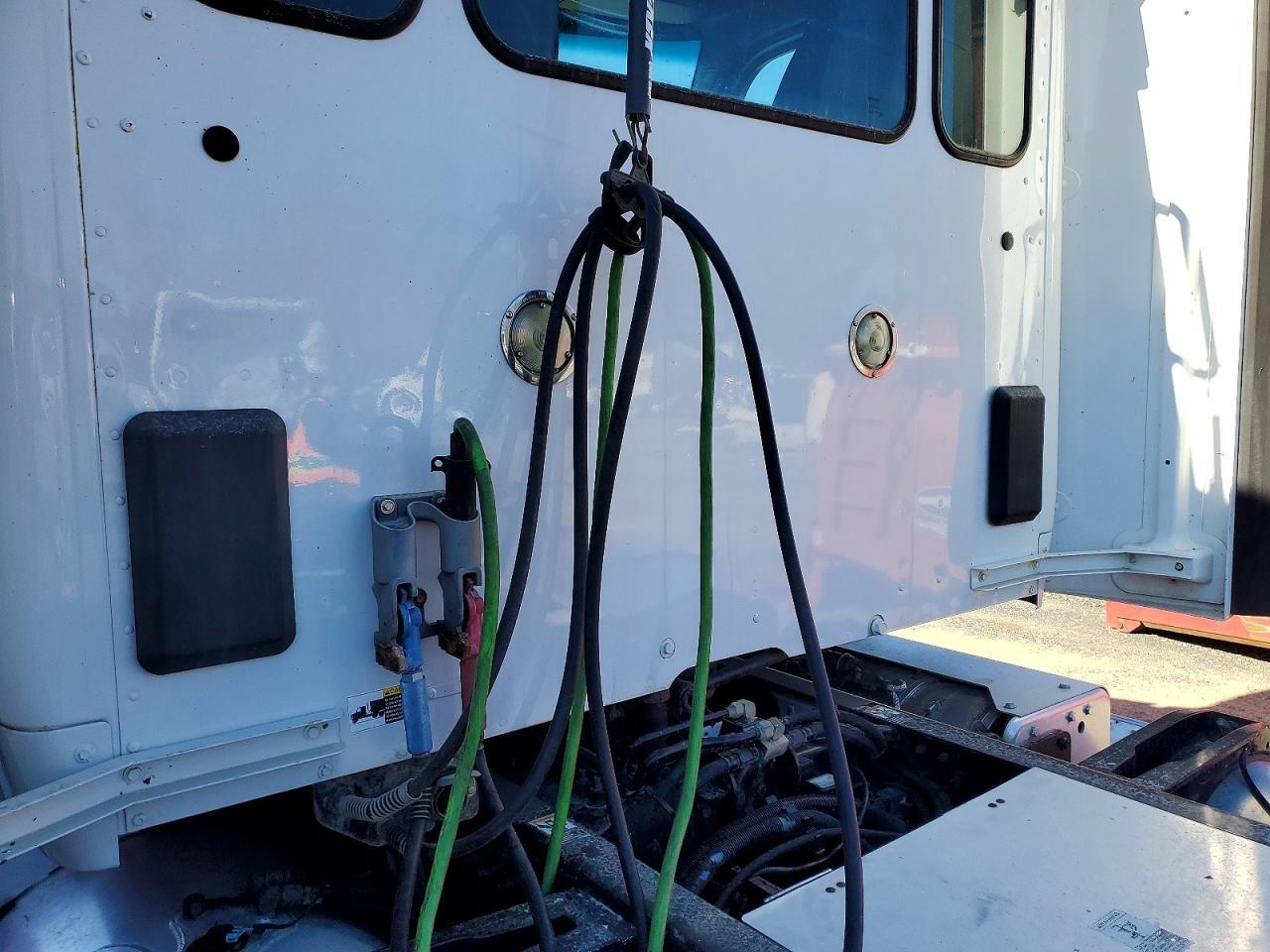 2017 Peterbilt 579 Semi Truck