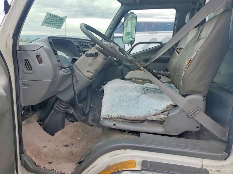 2000 Mitsubishi Fuso Truck OF America INC FH 211