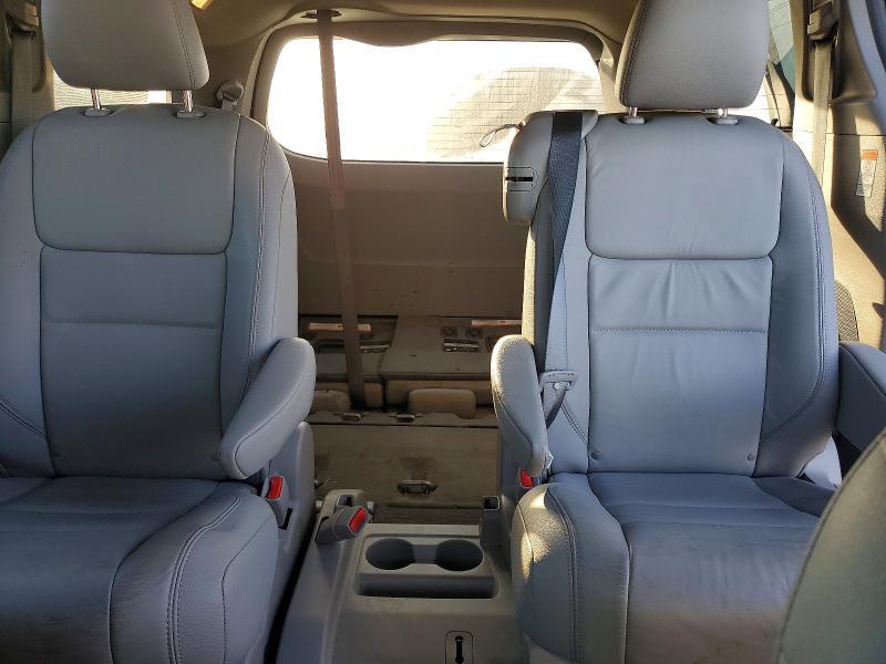2016 Toyota Sienna xle Premium 8-passenger