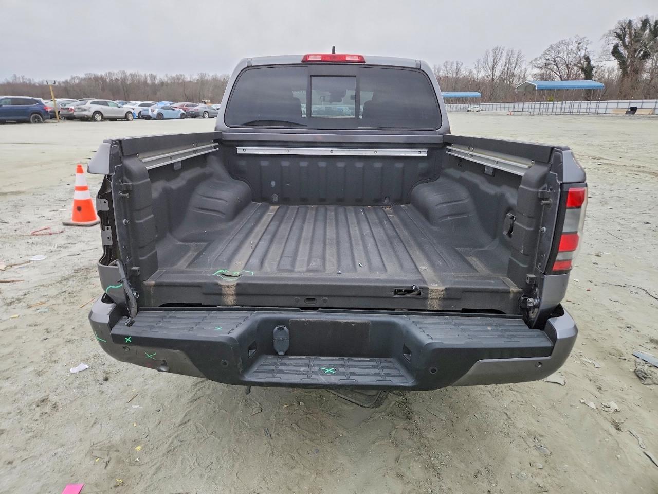 2022 Nissan Frontier s
