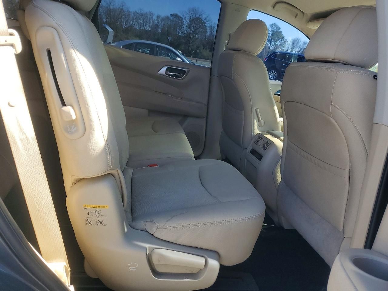 2017 Nissan Pathfinder s