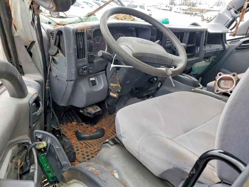 2017 Isuzu Npr hd box Truck