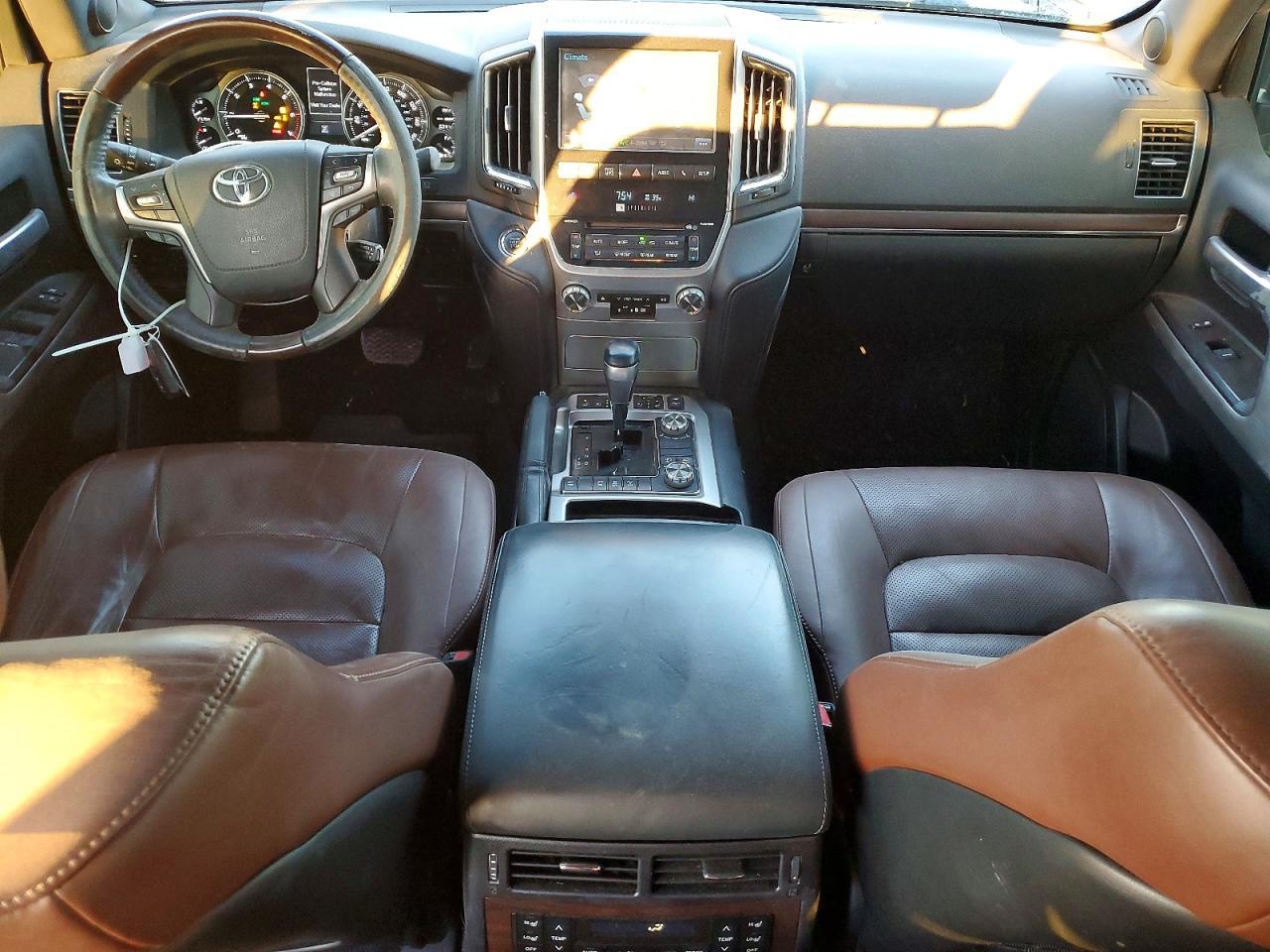 2016 Toyota Land Cruiser